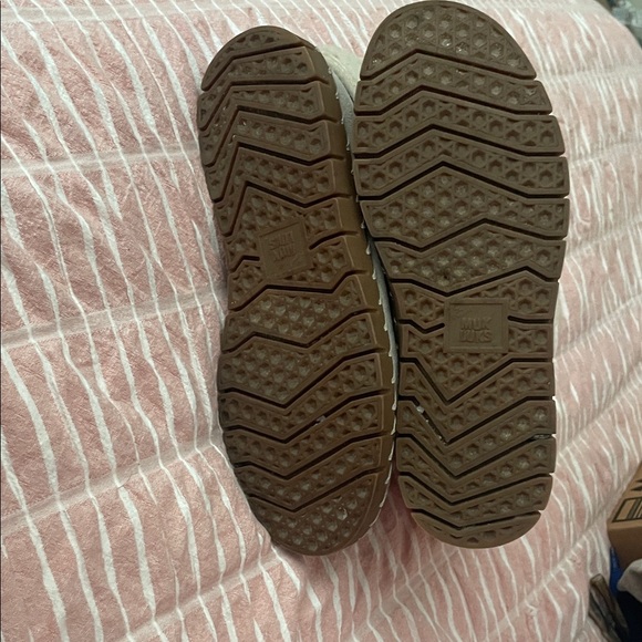 Muk Luks Cream and Brown Moccasins like new worn once - Picture 5 of 6